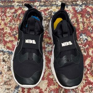 Nike Flex 2 Black and White Sneakers size 5.5